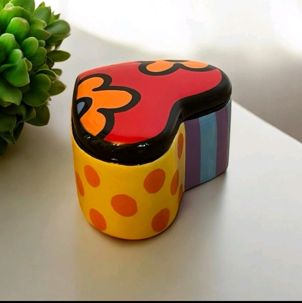 New In Box Romero Britto Colorful Heart Shaped Trinket Box Collectible